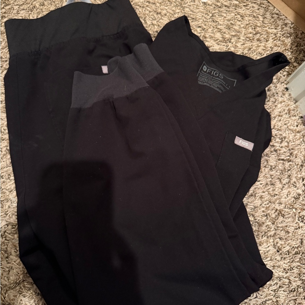 FIGS Black Scrub Set